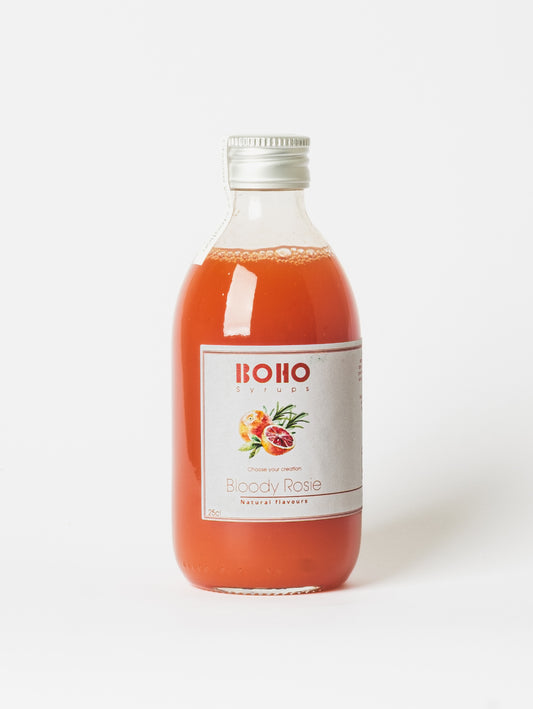 Fles 25 cl BOHO bloedappelsien rozemarijn siroop – frisse citrus gecombineerd met kruidige rozemarijn, ideaal voor limonades, mocktails en cocktails
